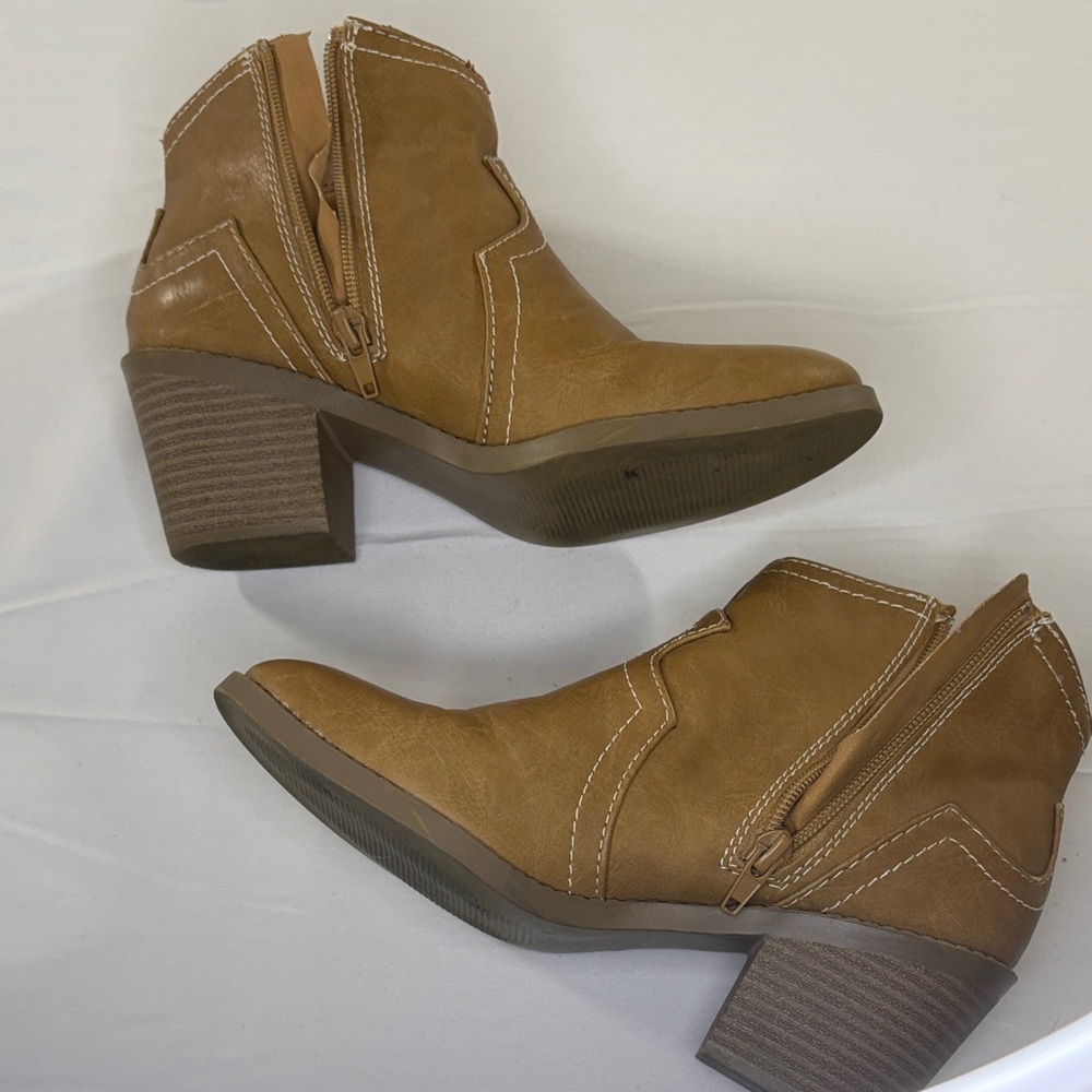 Tan Country Ankle Boots Size 5.5